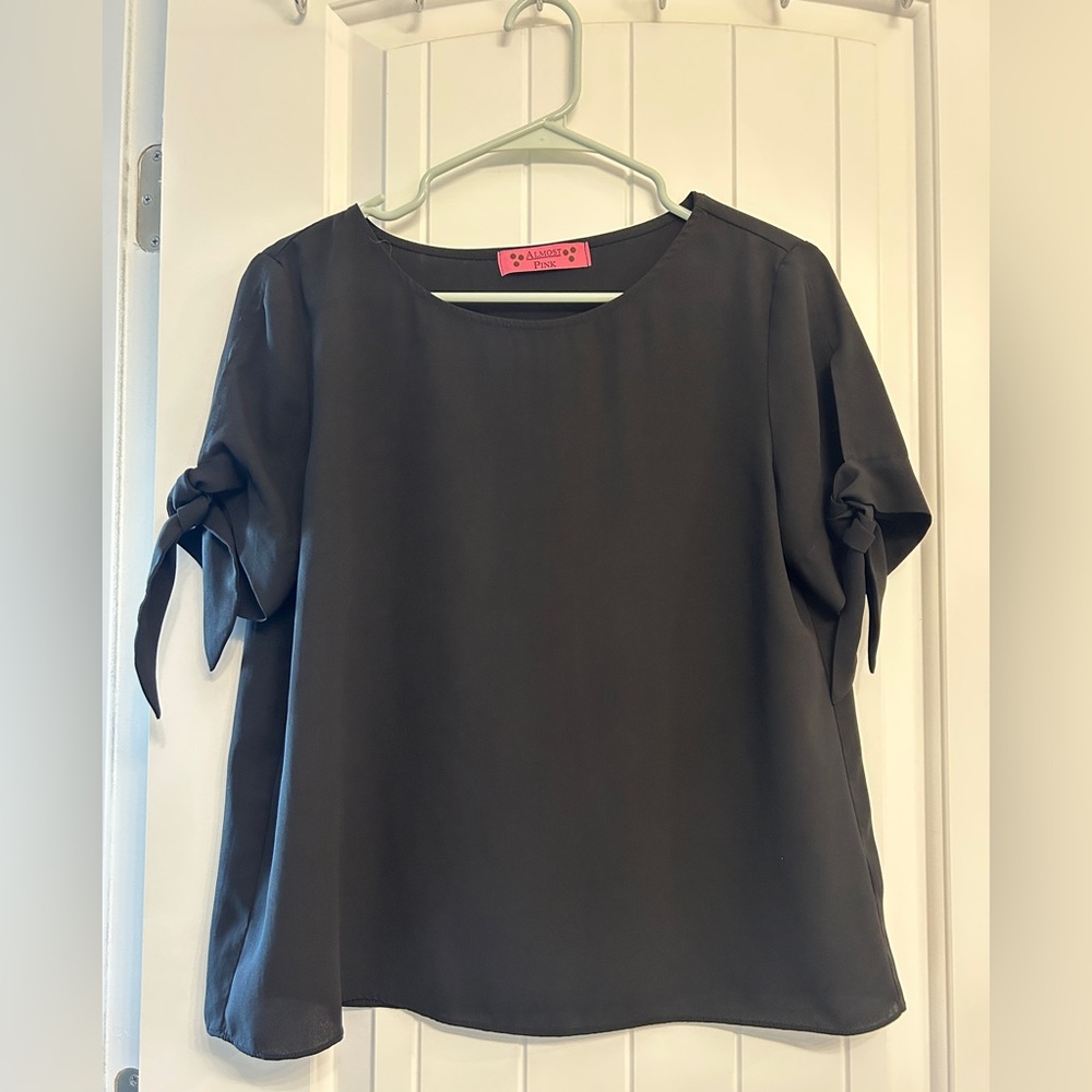 Elegant Women's Blouse with Tie Sleeve